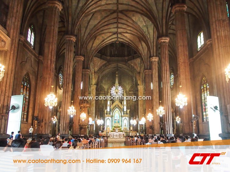 Nhà thờ San Sebastian là một tòa nhà duy nhất ở Châu Á được xây dựng toàn bộ bằng thép với kiến trúc phục hưng Gothic đặc trưng và được hoàn thành vào năm 1891